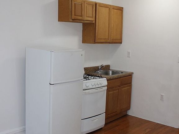 5th image of 315 W 121st St APT 13