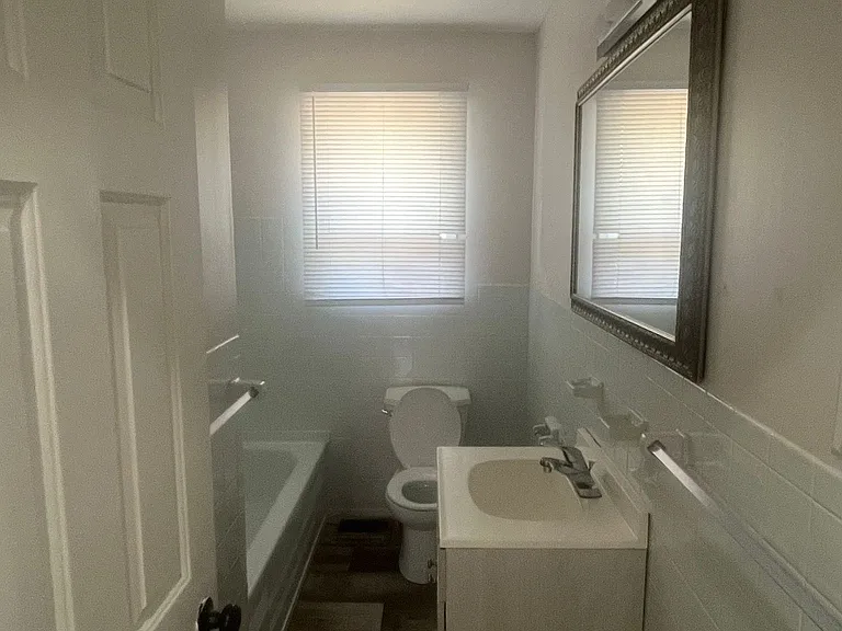 75 McMurchy Ave S #UPPER — Photo 8