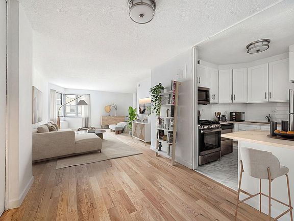 3rd image of 300 E 40th St APT 14L