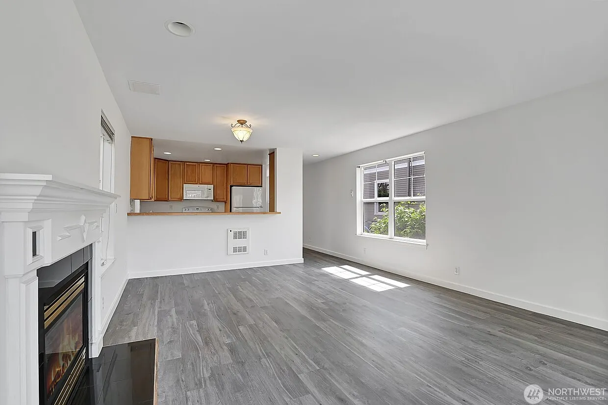 8 bed, 2750 sqft, $1,000 — Photo 2