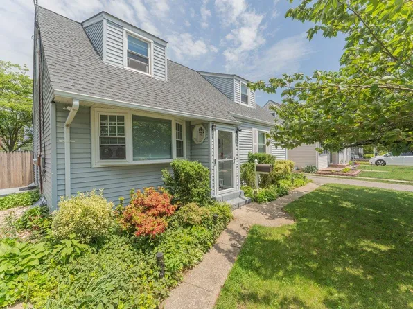 68 Virginia Ave, Plainview, NY 11803