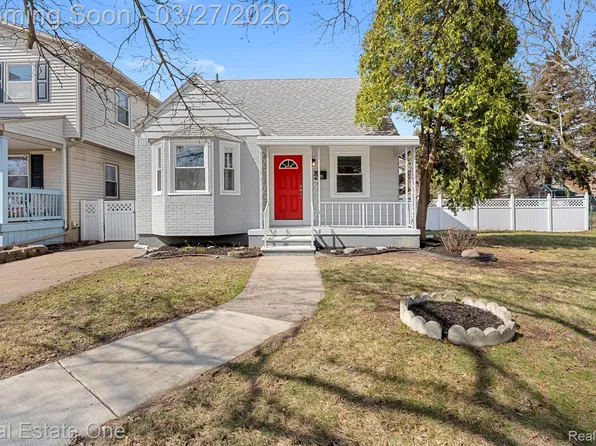 6778 Buckingham Ave, Allen Park, MI 48101