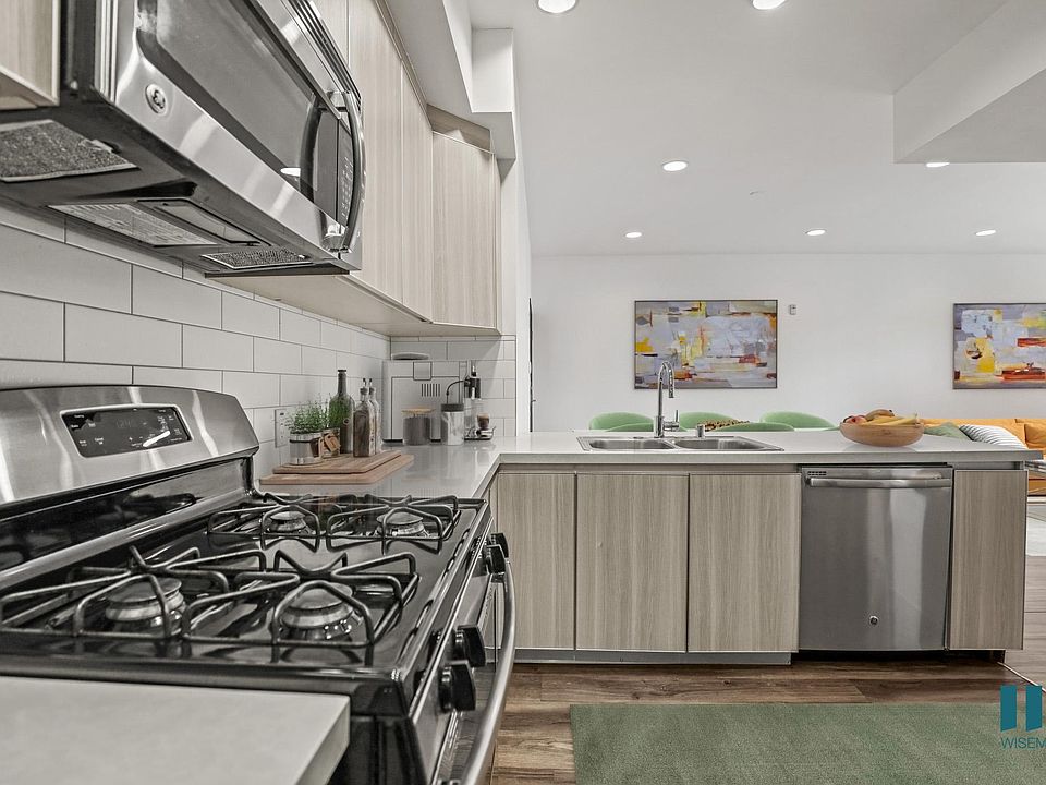1st image of 7260 Hawthorn Ave #Penthouse 2
