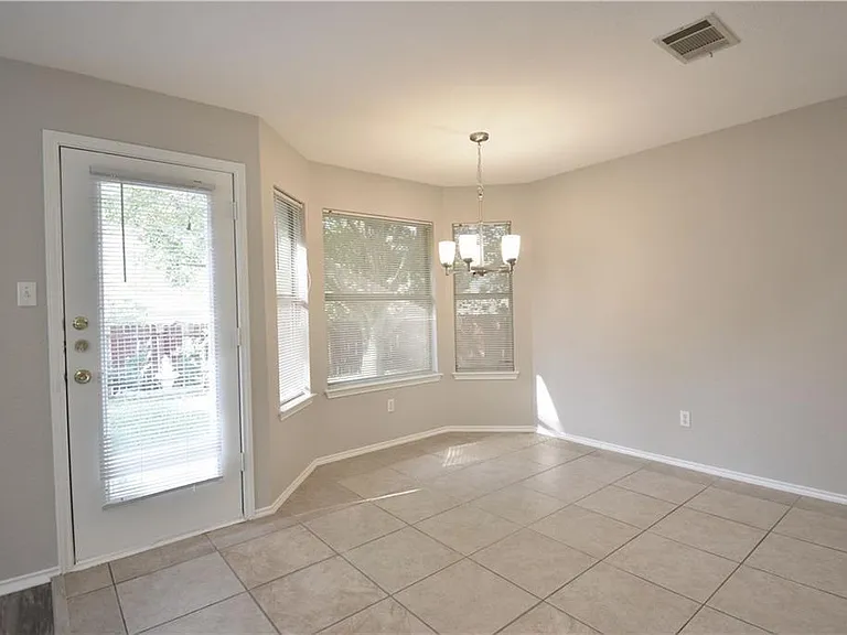 1156 Tetbury Ln — Photo 10