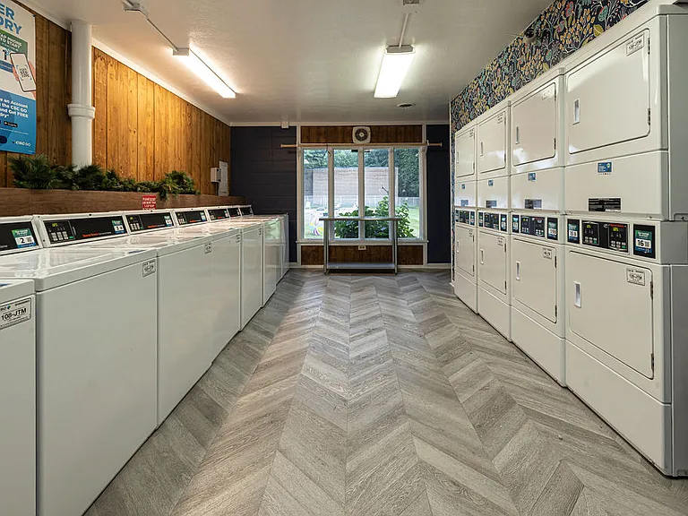 Woodside Terrace Apartments — Photo 6