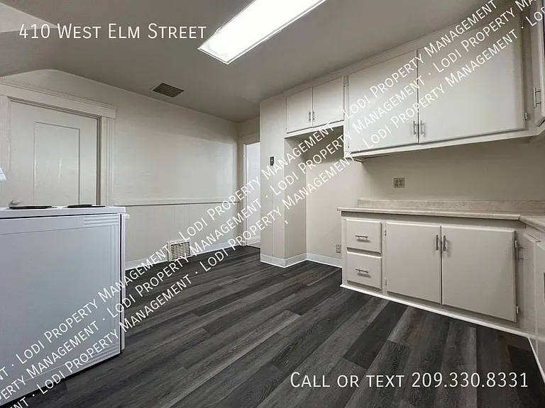 410 W Elm St — Photo 16