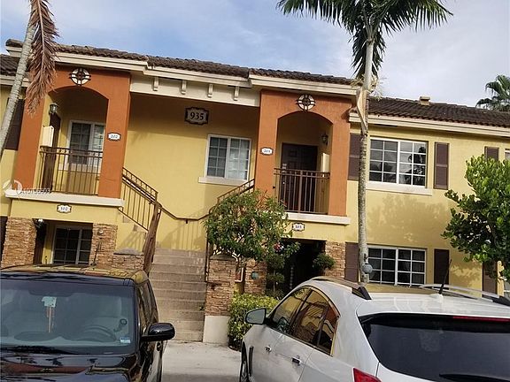 5th image of 935 NE 34th Ave Unit 203