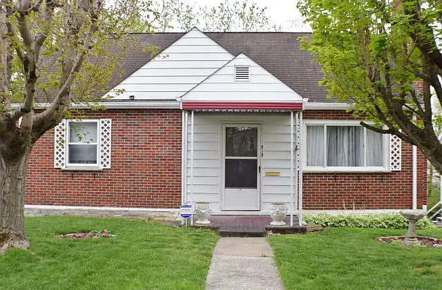 212 W Locust Dr photo 1