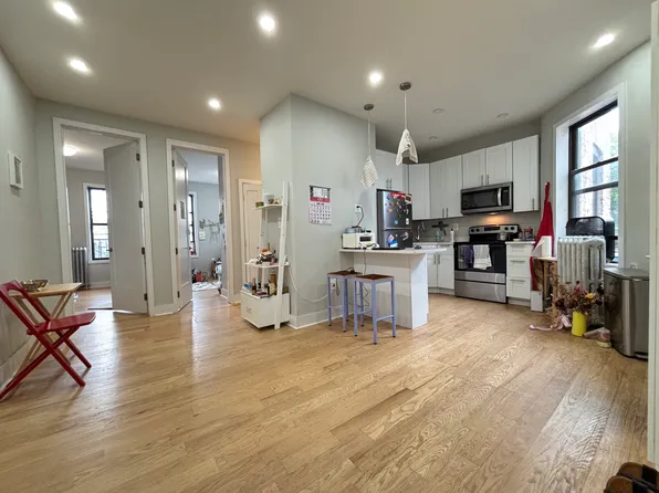 15 Hawthorne Street image 1 of 12