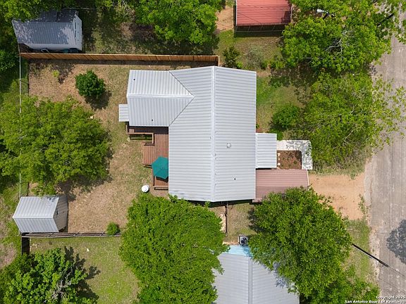2nd image of 510 Hackberry