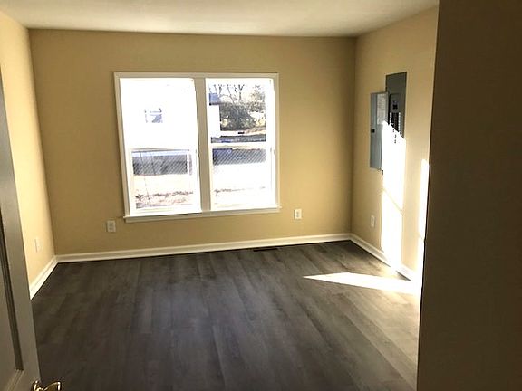 3rd image of 211 E Cedar St