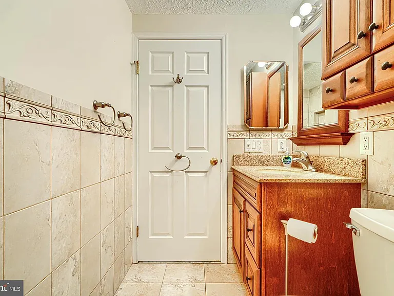 8908 Golden Tree Ln — Photo 17