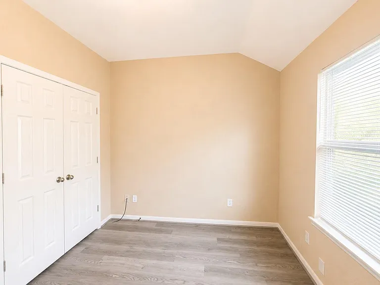 9104 N Green River Dr #E — Photo 23
