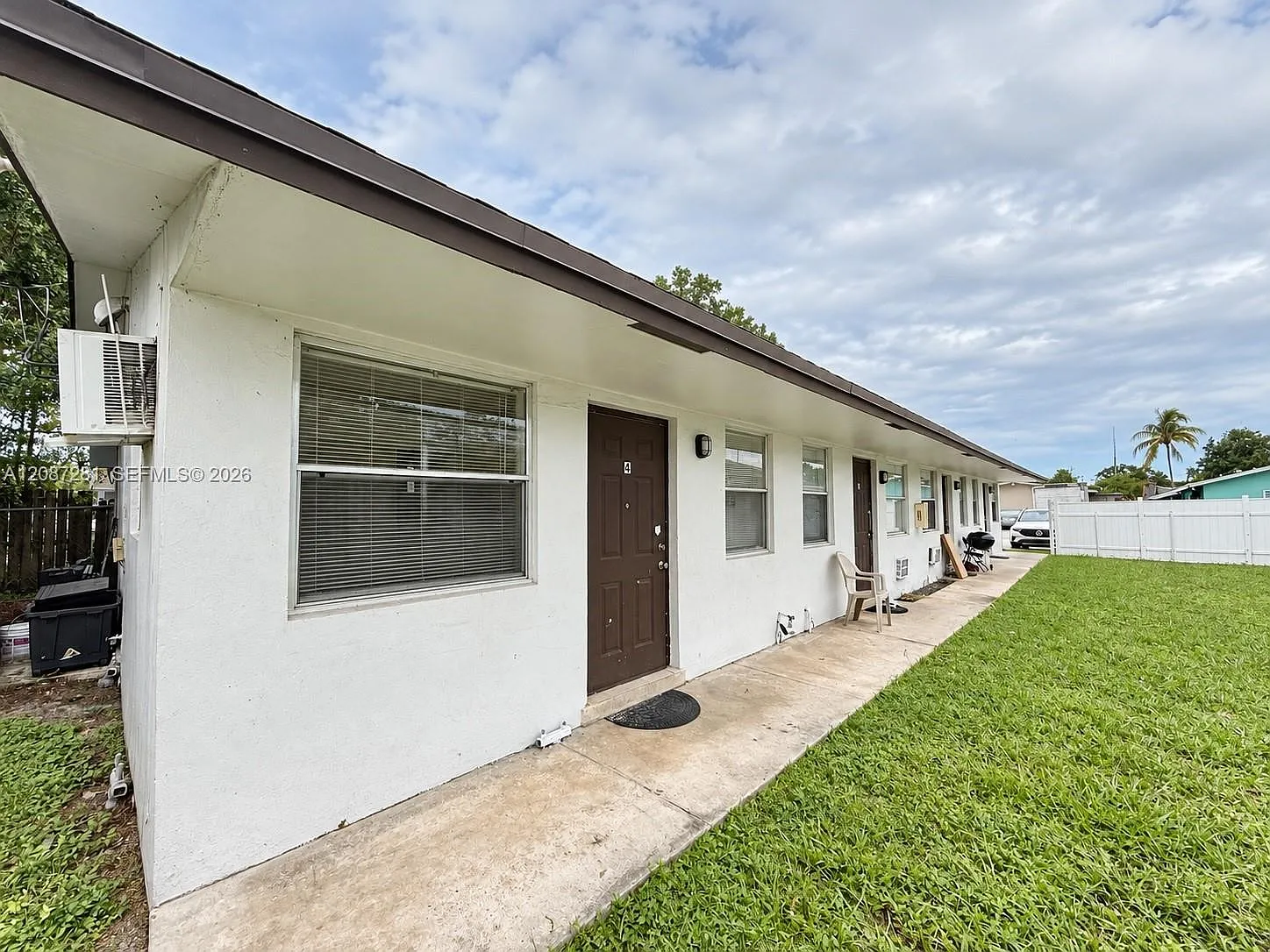 Breezyway Manor Sec — Photo 2
