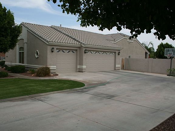 3 car side entry gar, Driveway, Double gate