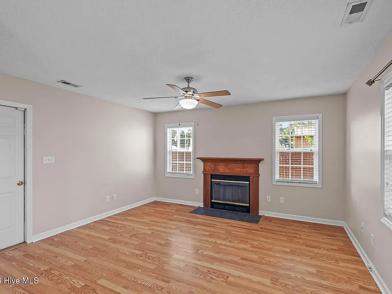303 Mann St — Photo 19