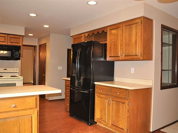 3rd image of 2413 Oakwood Dr