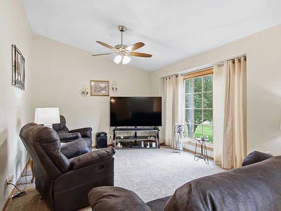 3rd image of 1440 Birchwood Ln