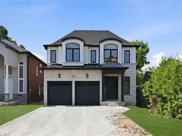 132 Stone Church Rd E, Hamilton, ON L9B 1A9