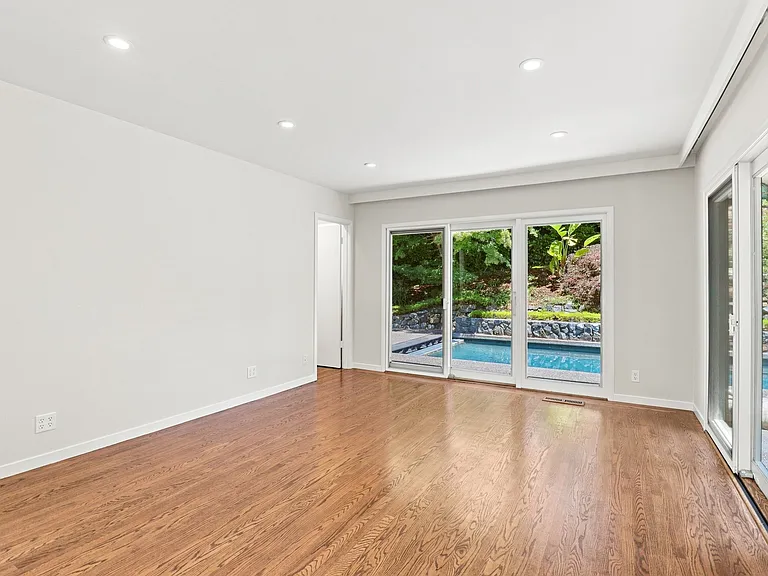 820 Eucalyptus Ave — Photo 43