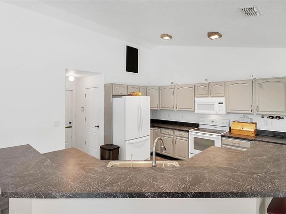 3rd image of 704 Westview Dr