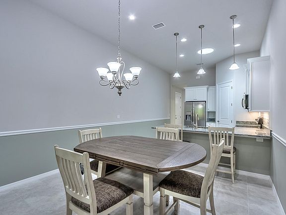 4th image of 3357 Torre Blvd
