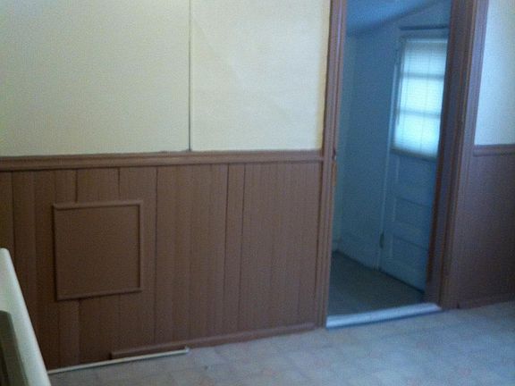 3rd image of 1509 Newport Ave