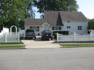 162 Sprucewood Dr, Levittown, NY 11756