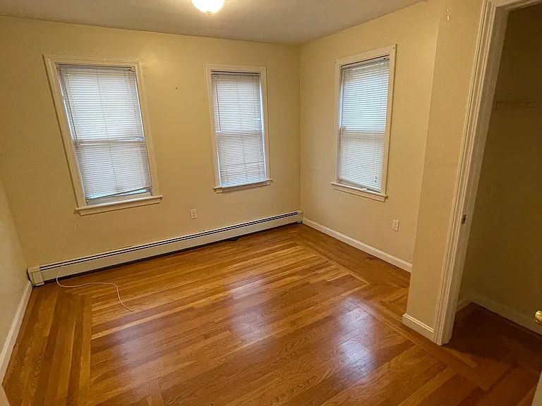 1915 River St #1 — Photo 7