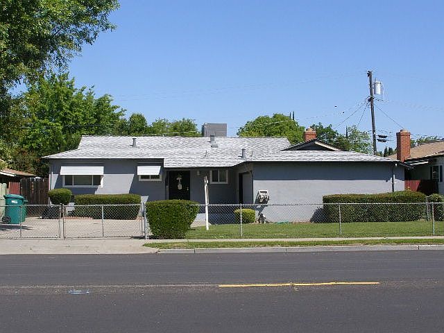 1st image of 2451 E 8th St