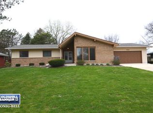700 Scott Dr, Elgin, IL 60123