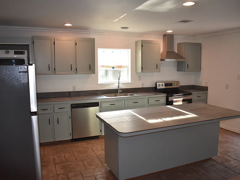 13925 Calhoun Rd — Photo 15