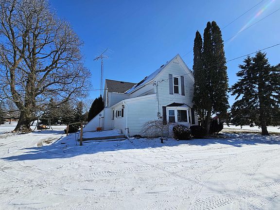 3rd image of 865 Deckerville Rd