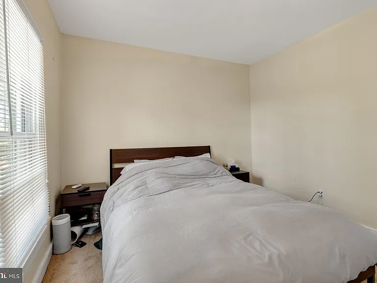 350 Green Ln #2R — Photo 6