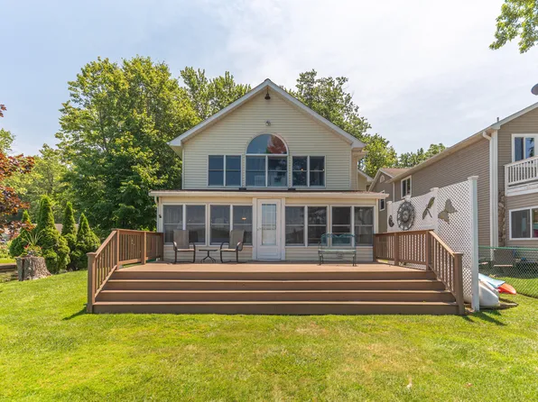 11818 Algonquin Dr, Pinckney, MI 48169
