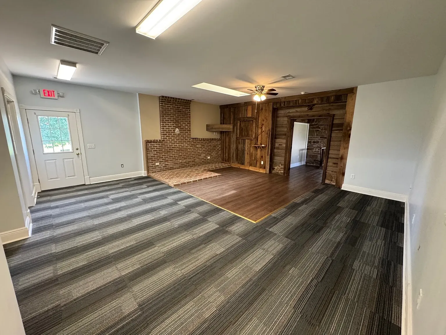 3 bed, 1.5 bath, 2000 sqft, $2,000 — Photo 3