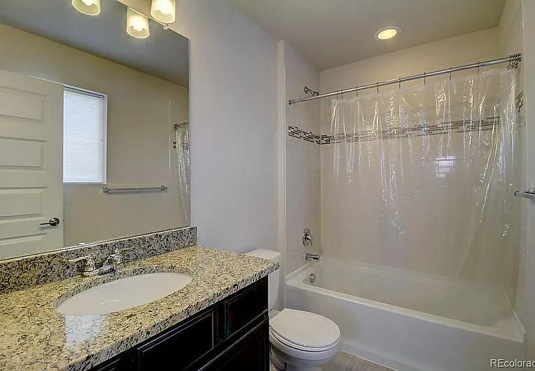 11240 Uptown Ave — Photo 23