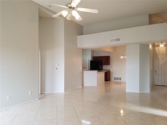 5th image of 828 Sunset Park Dr