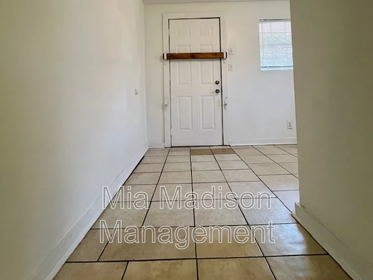 211 W 59th St #A — Photo 19