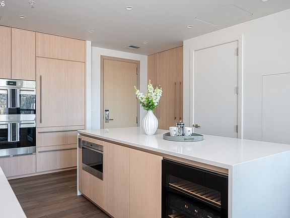 4th image of 550 SW 10th Ave #2303
