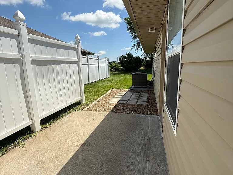 505 Jackson St — Photo 11