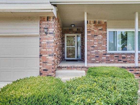 2nd image of 133 N Parkdale Ct