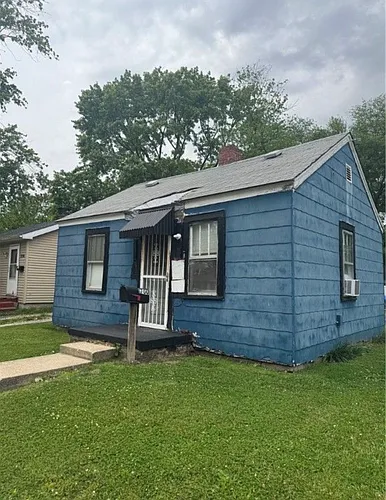 1700 W Grand Ave Photo 1