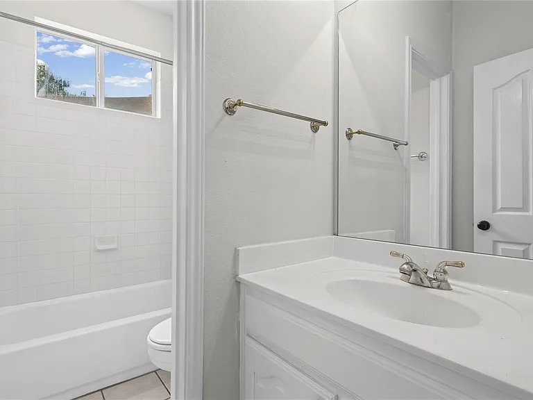 10700 Pointe View Dr — Photo 15