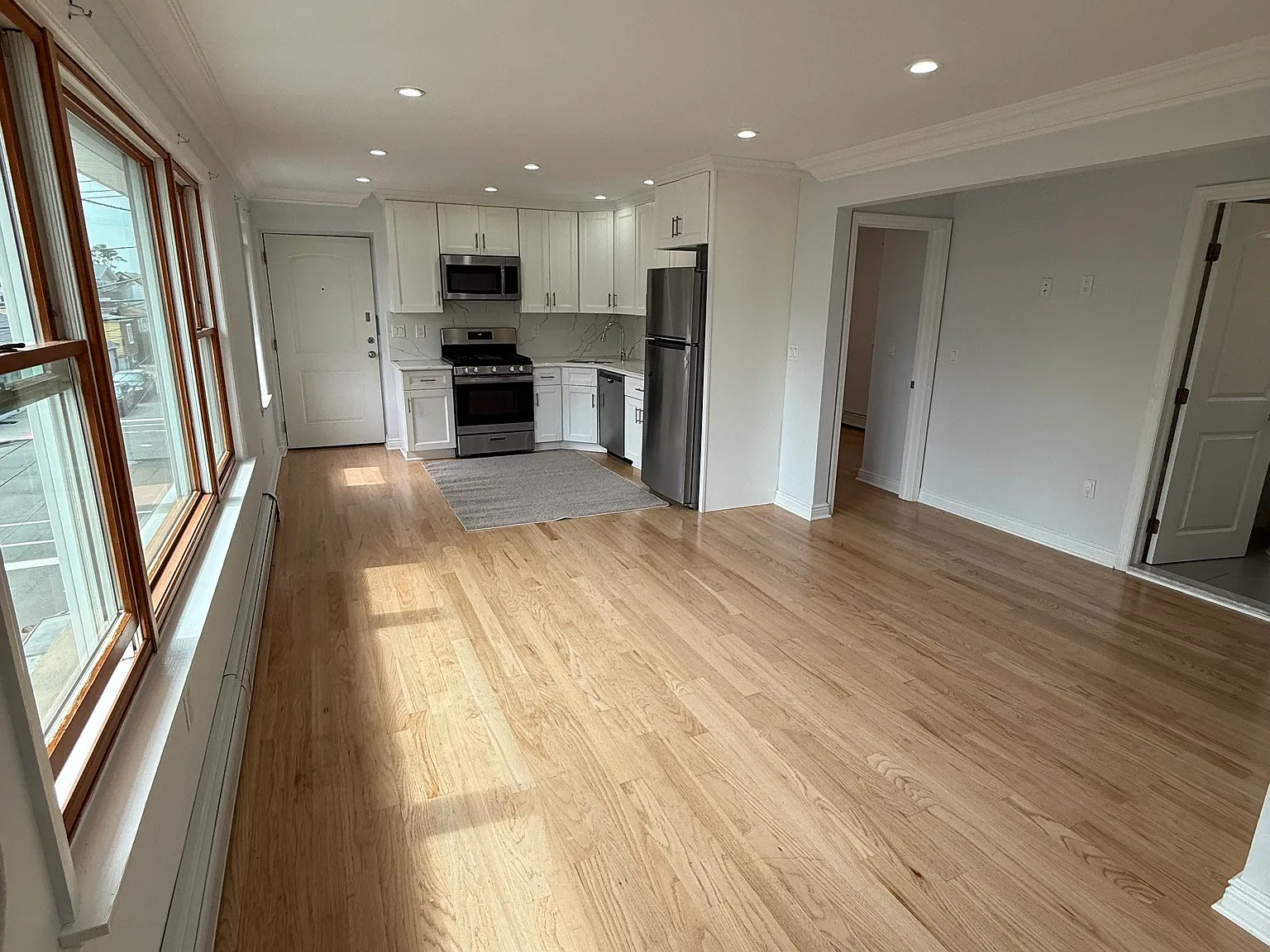 3 bed, $2,950 — Photo 2