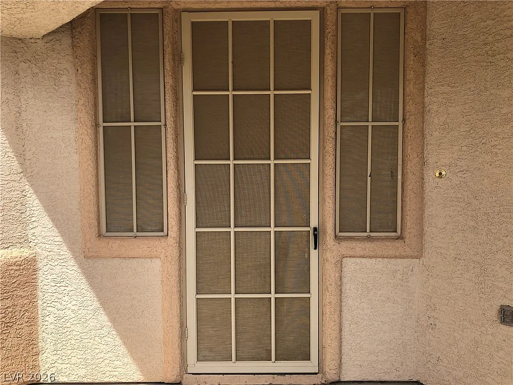 3 bed, 2.0 bath, 1795 sqft, $1,980 — Photo 3