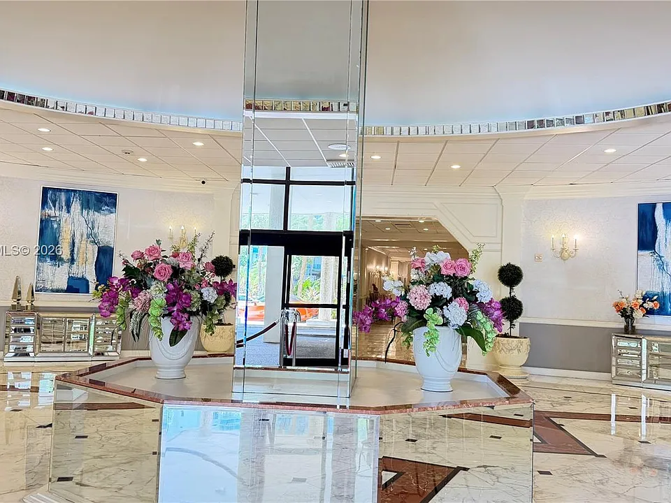 3800 S Ocean Dr #1118