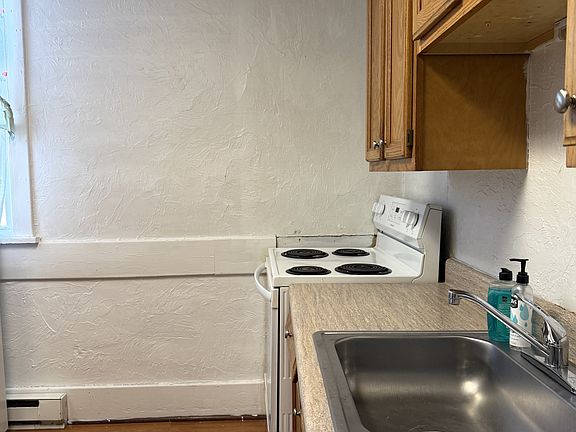 4th image of 240 E Market St #6