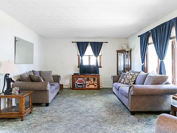 3rd image of 2206 W Virginia Ave