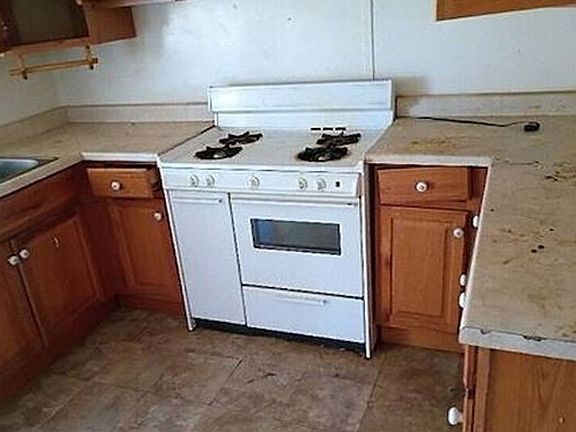 4th image of 9360 W Washington St